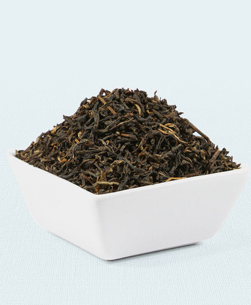 Schwarzer Tee China Golden Yunnan Bio in weißer Schale