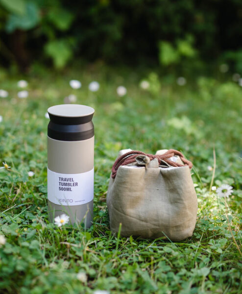 Abenteuer-Bundle: KINTO Travel Tumbler + Bukuro olivgrün